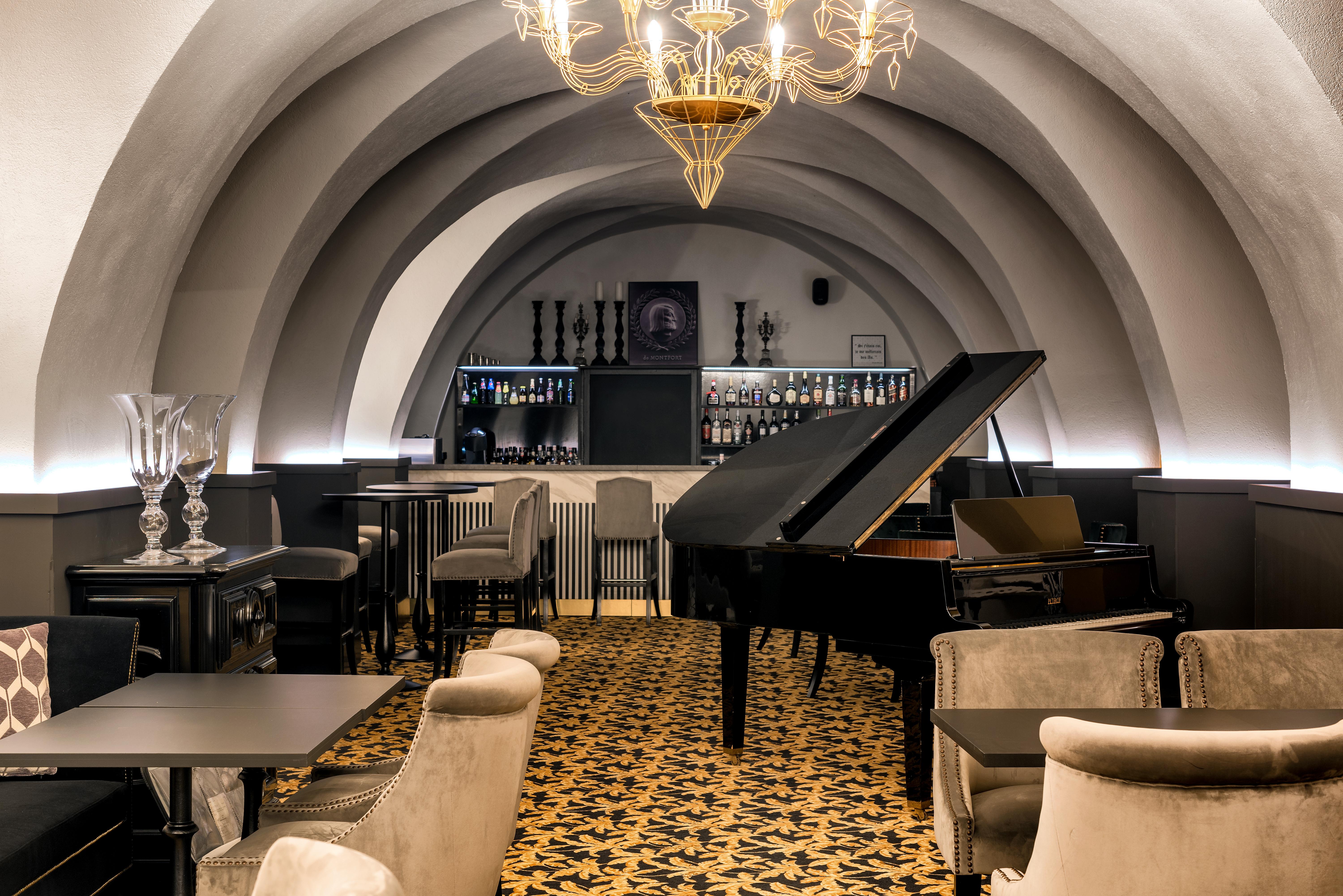 Hotel Du Roi & By Sowell Collection 5*